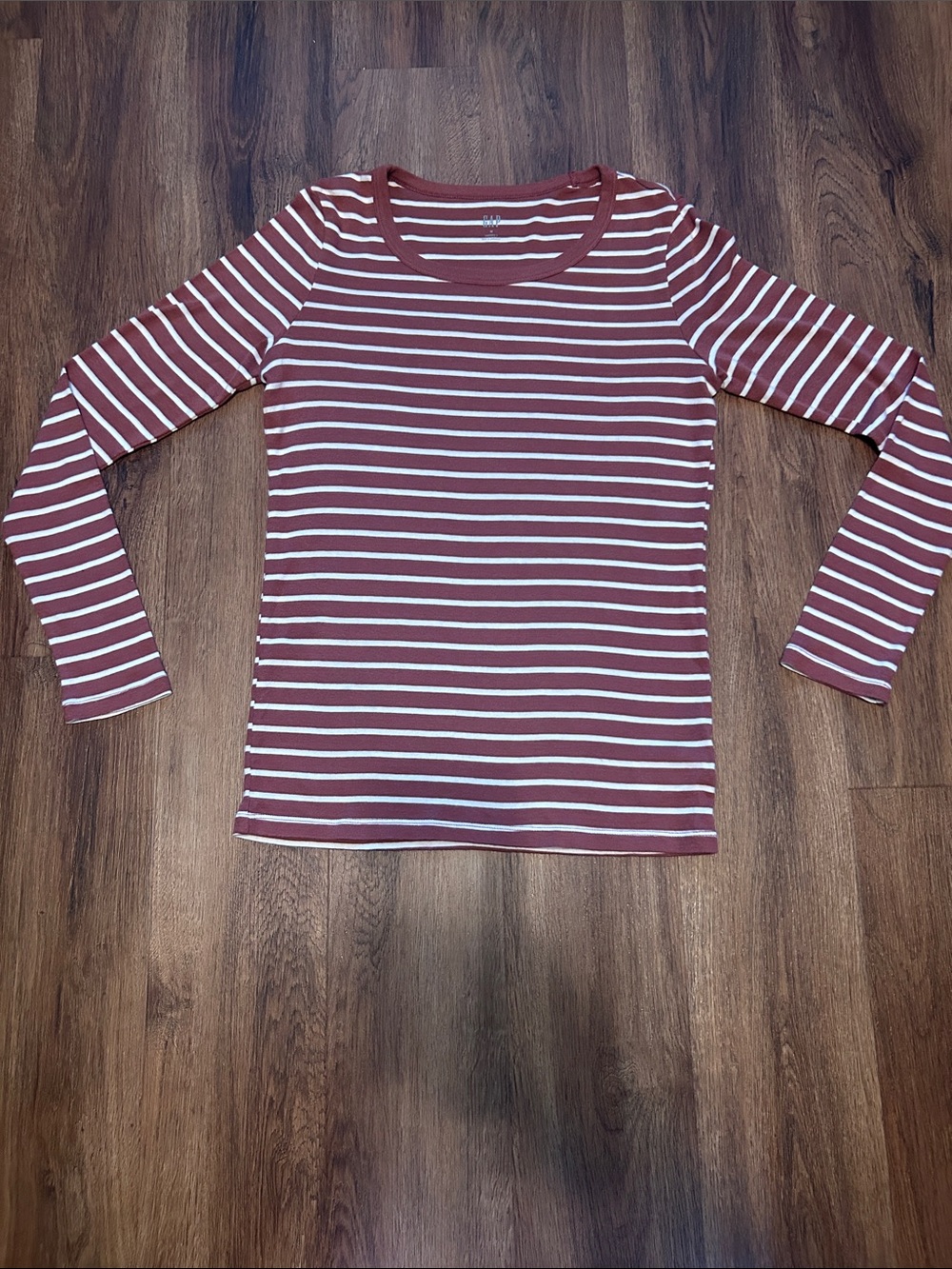 Gap Striped Long-Sleeve Crewneck Top in Rosewood and White M Medium